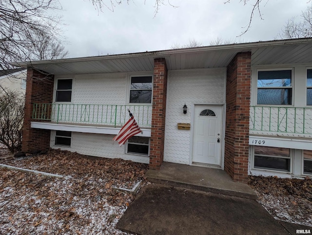 view of front of property with covered porch