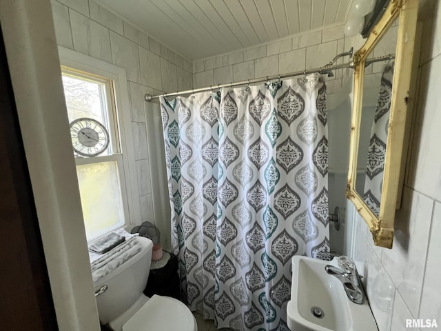 bathroom with a shower with shower curtain, toilet, and wood ceiling