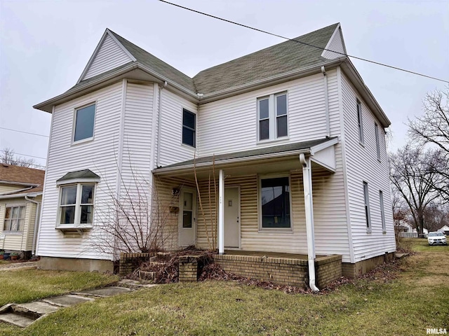 view of front facade with a front yard and covered porch