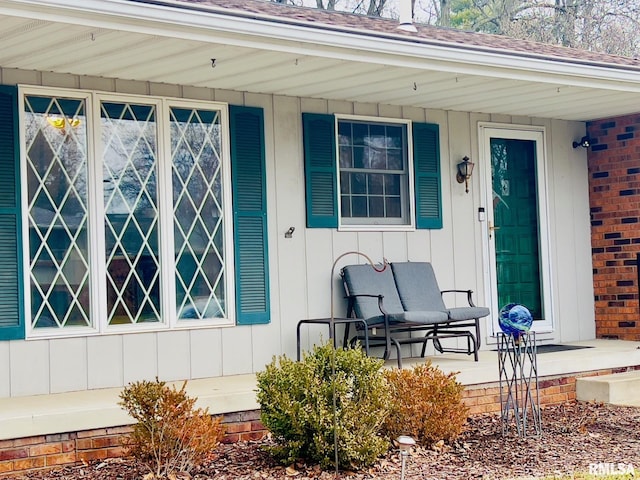 entrance to property featuring a porch