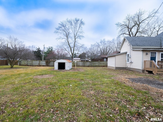 view of yard with a storage shed