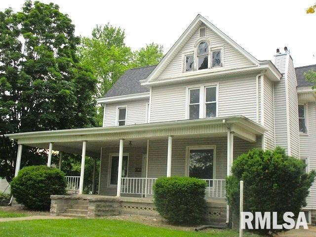 534 S Main St, Canton, IL 61520 - country-style home featuring a porch