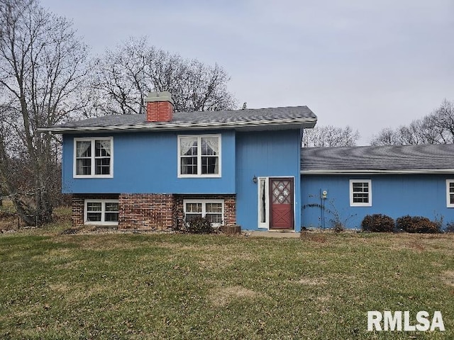 view of front of home with a front lawn