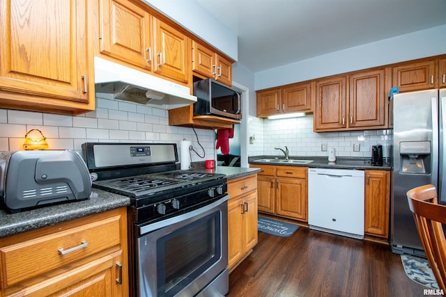 kitchen with decorative backsplash, sink, dark wood-type flooring, and appliances with stainless steel finishes