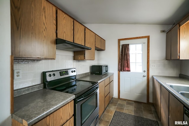 kitchen with tasteful backsplash, sink, and stainless steel appliances