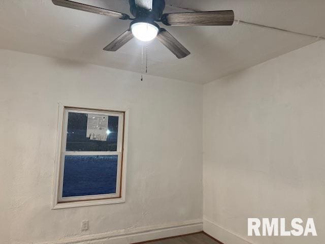 unfurnished room with ceiling fan