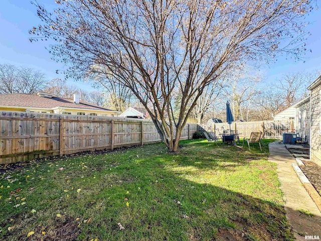 view of yard featuring central AC unit