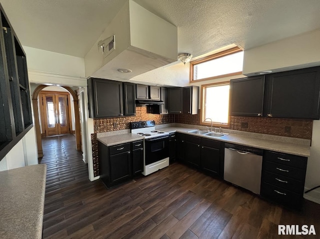 kitchen featuring sink, white electric range oven, tasteful backsplash, dark hardwood / wood-style flooring, and stainless steel dishwasher