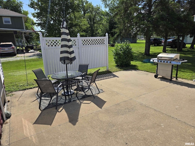 505 W Main St, La Harpe, IL 61450 - view of patio with grilling area and outdoor dining area