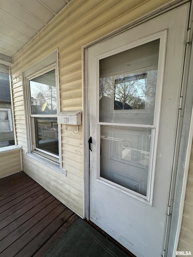 entrance to property with covered porch
