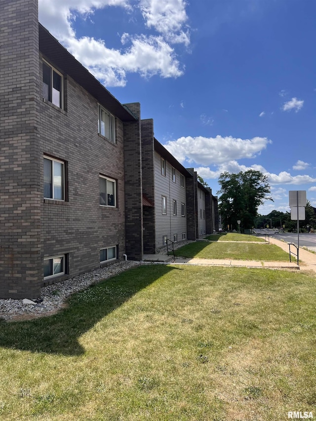 3623 N Sterling Ave Unit B-17, Peoria, IL 61604 - photo 2