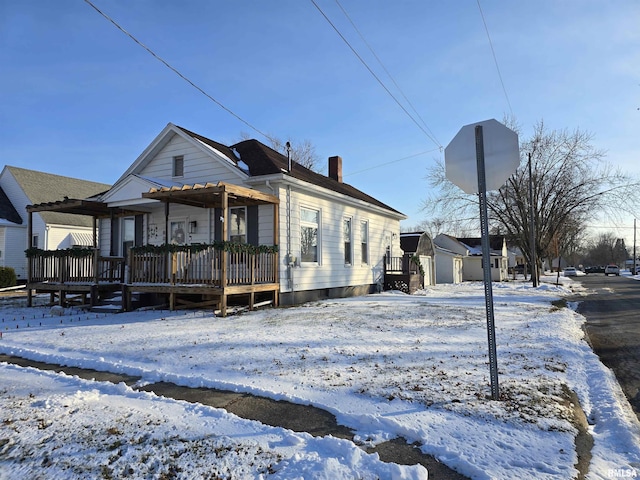 view of front of home with an outbuilding