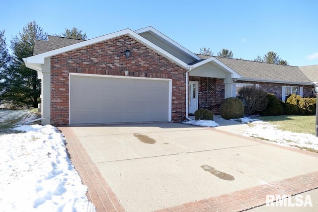 view of front facade featuring a garage