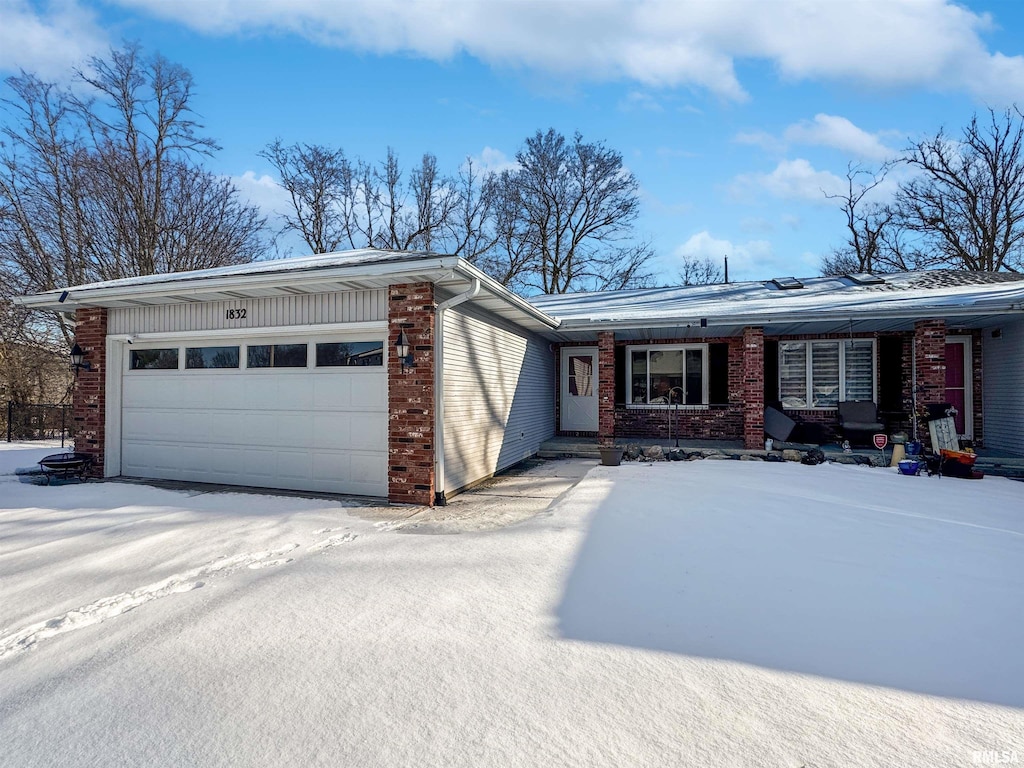 single story home featuring a garage