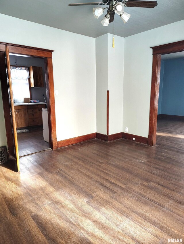 empty room featuring ceiling fan