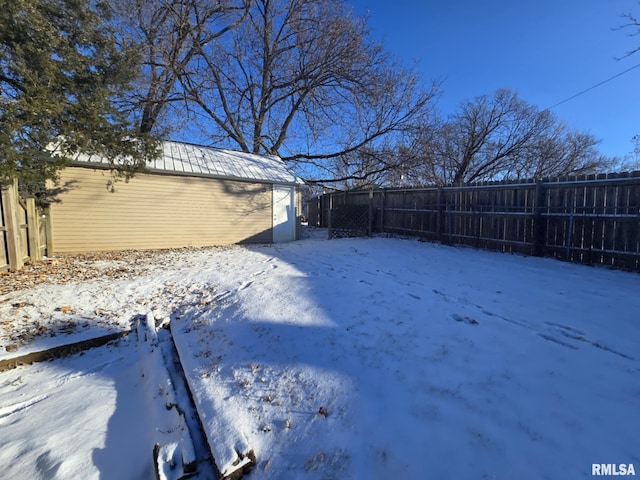 view of yard layered in snow