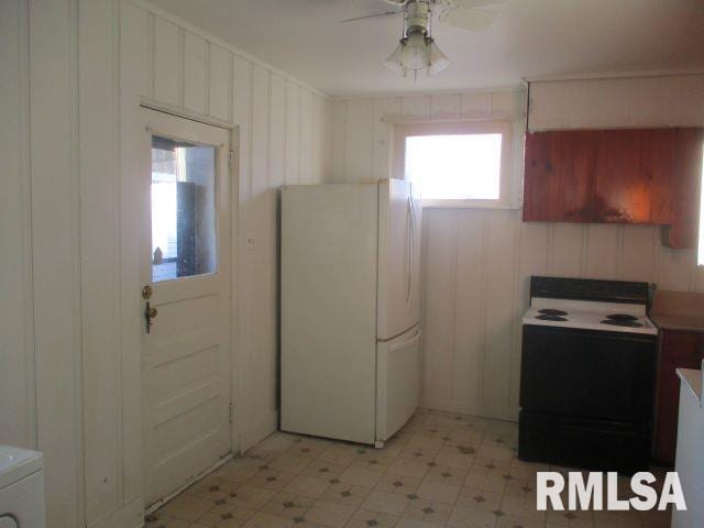 kitchen featuring white appliances and ceiling fan