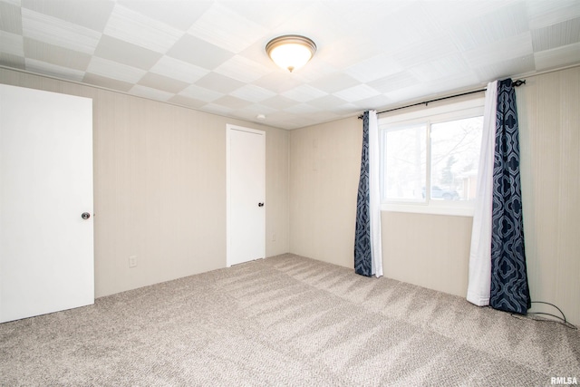 unfurnished room with carpet