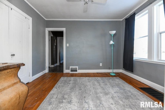 unfurnished room featuring ceiling fan, crown molding, and hardwood / wood-style flooring