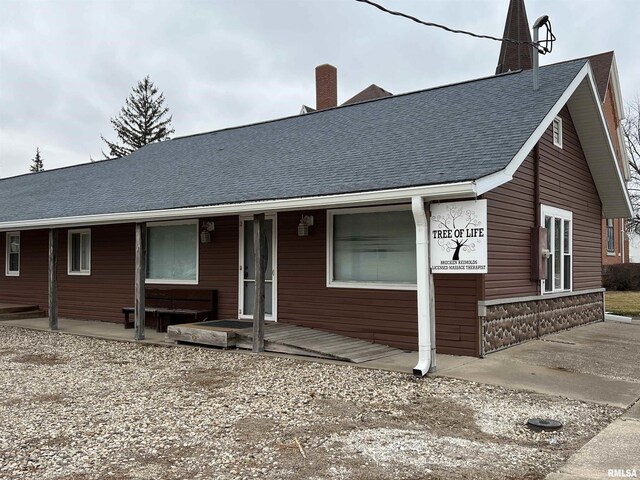 view of front of property