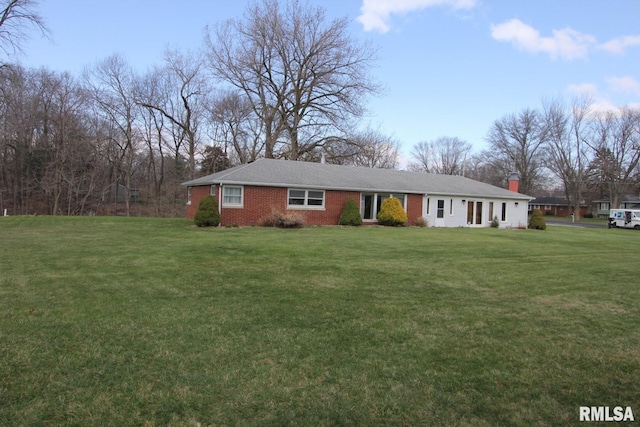 ranch-style home with a front lawn