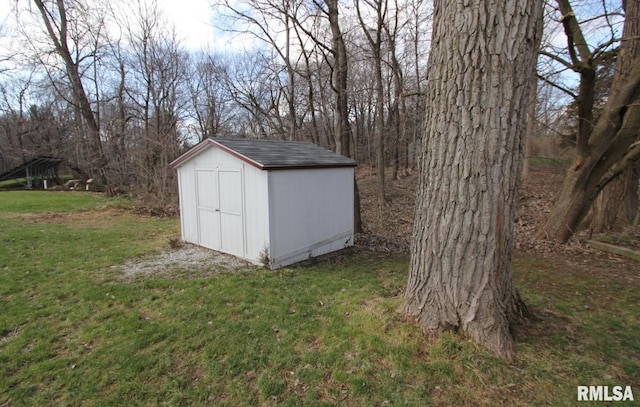 view of outbuilding with a yard