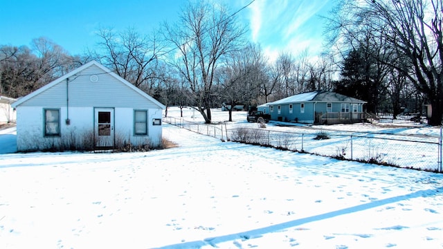 view of yard layered in snow