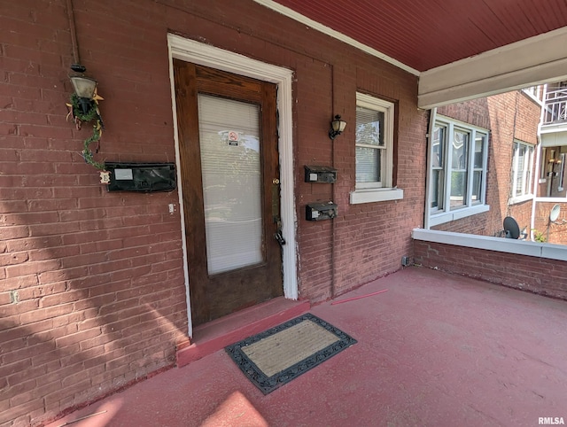 doorway to property with covered porch