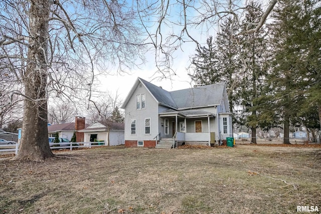 view of front of property with a front yard