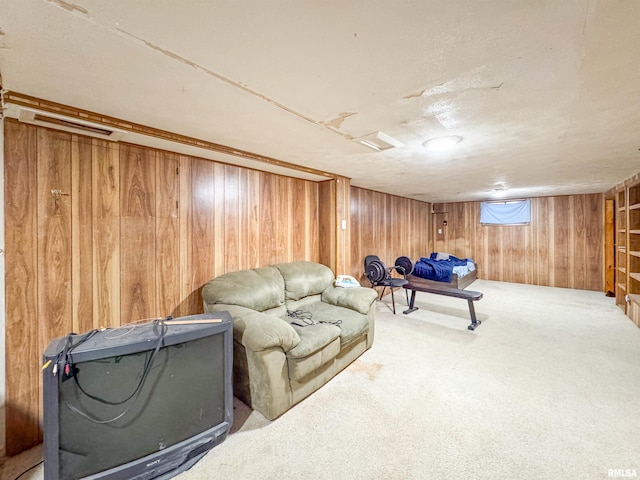 living room with carpet flooring and crown molding