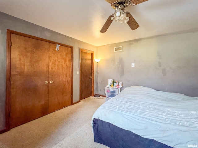 bedroom with light carpet and ceiling fan