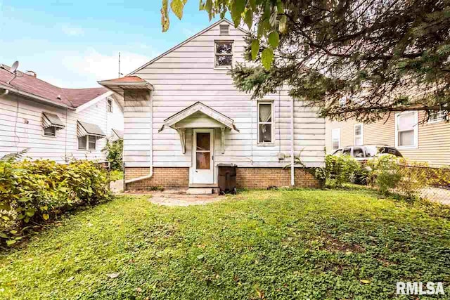 view of front of home with a front yard