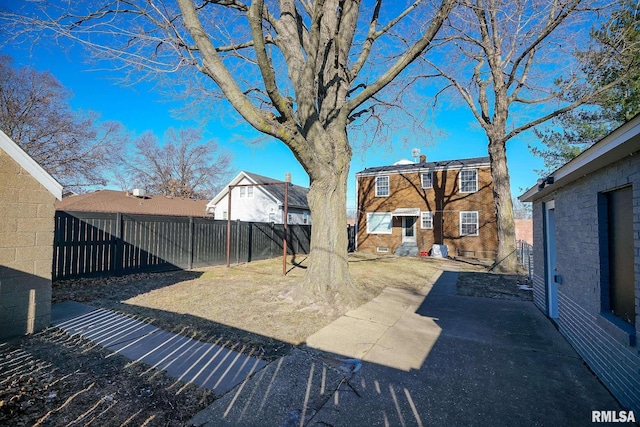 view of yard featuring a patio