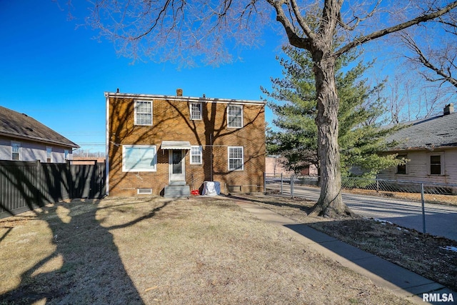 view of front facade with a front lawn