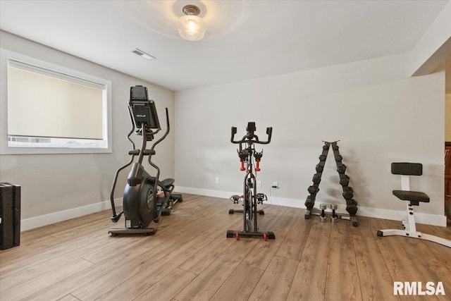 exercise area with light hardwood / wood-style flooring