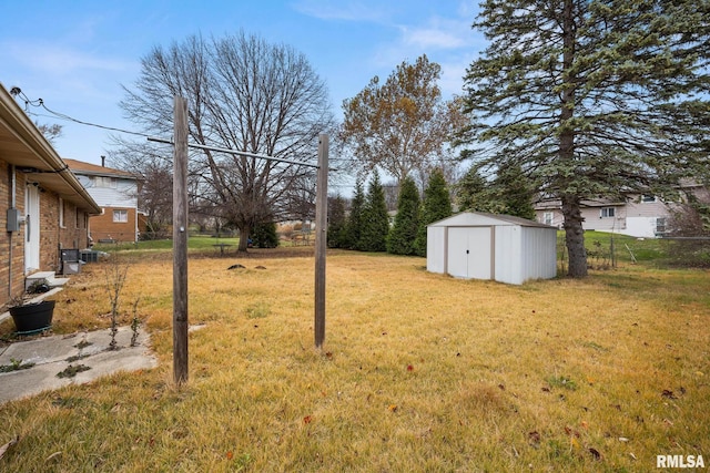 view of yard with a storage shed