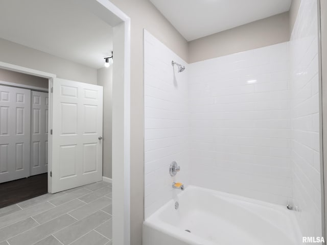 bathroom featuring shower / tub combination