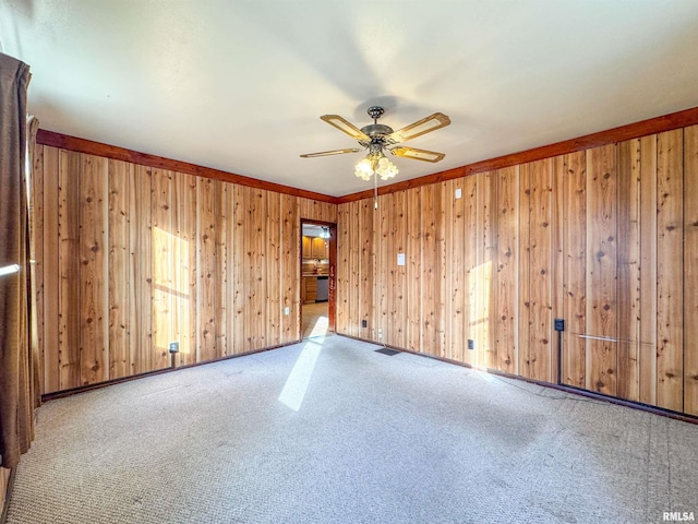 unfurnished room featuring ceiling fan and light colored carpet