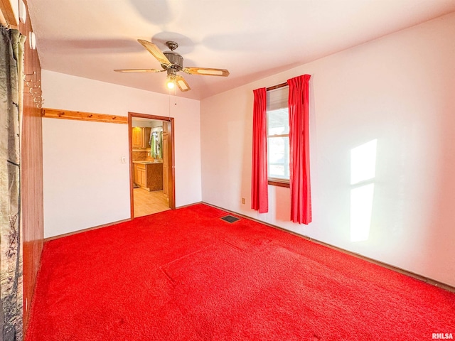 empty room featuring ceiling fan