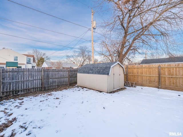 view of yard layered in snow