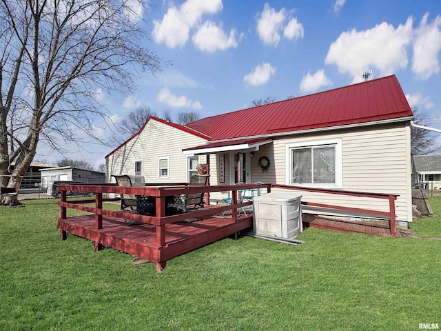 216 N 3rd St, Cuba, IL 61427 - view of front facade featuring a front lawn
