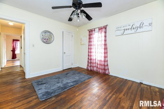 entryway with ceiling fan and dark wood-type flooring