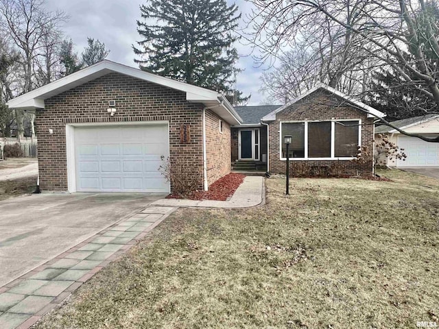 view of front facade with a garage and a front yard