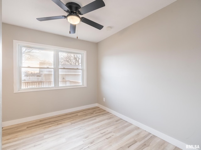 unfurnished room featuring light hardwood / wood-style flooring and ceiling fan