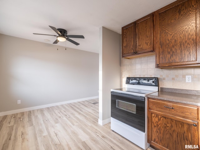 kitchen with backsplash, light hardwood / wood-style flooring, range with electric stovetop, and ceiling fan