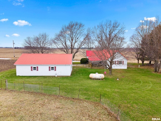 view of yard featuring a rural view