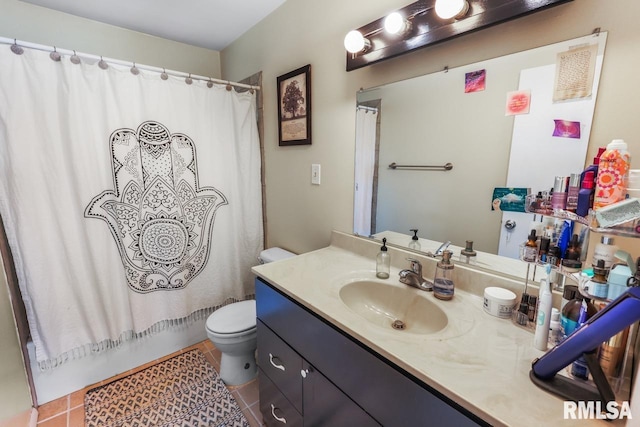 full bathroom featuring tile patterned floors, vanity, toilet, and shower / bath combo