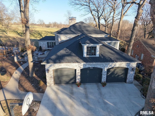 view of front facade with a garage