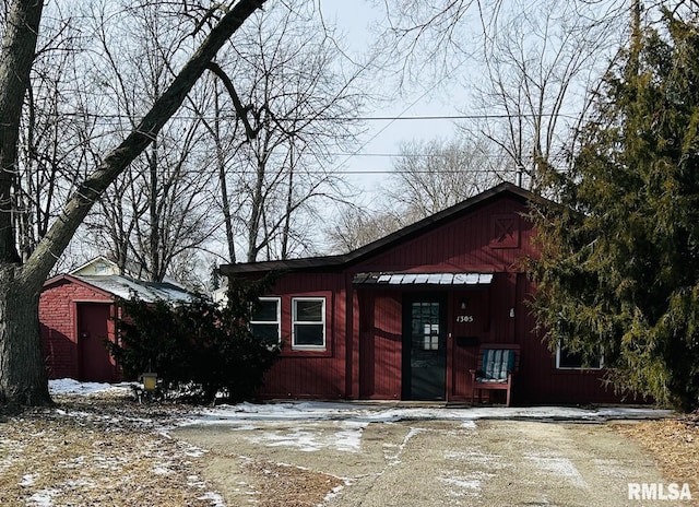 view of front of property