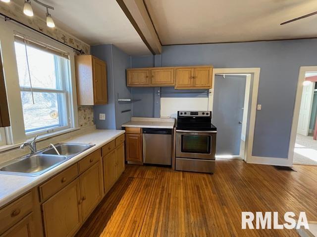 kitchen with hardwood / wood-style floors, sink, backsplash, ceiling fan, and stainless steel appliances